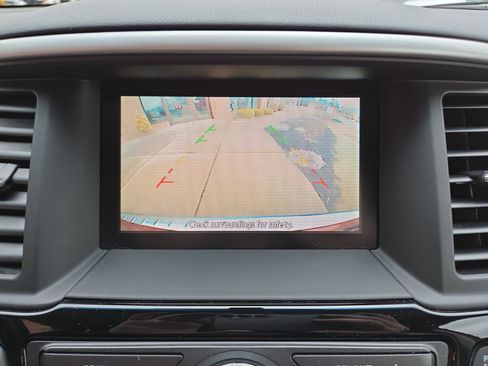 Used 2016 Nissan Pathfinder SV image 27