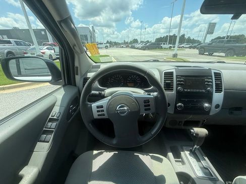 Used 2013 Nissan Frontier SV RWD image 9