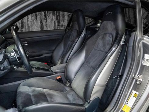 Used 2018 Porsche 718 Cayman GTS image 2