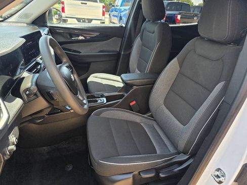 Used 2025 Chevrolet TrailBlazer LS w/ LS Convenience Package FWD image 13