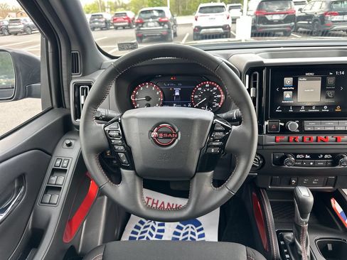 Used 2025 Nissan Frontier PRO-4X AWD/4WD image 18