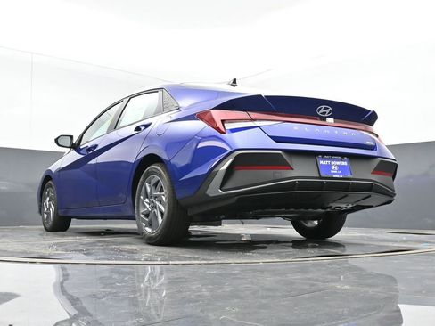 New 2024 Hyundai Elantra Blue image 12