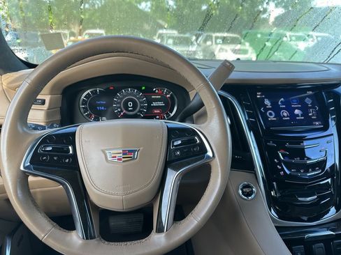 Used 2020 Cadillac Escalade Platinum AWD/4WD image 6