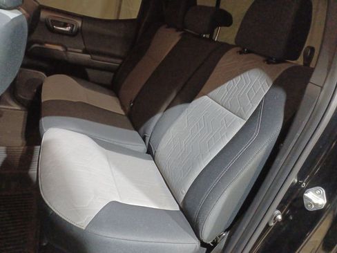 Used 2023 Toyota Tacoma TRD Off-Road image 23