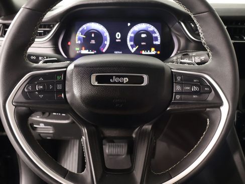 Used 2024 Jeep Grand Cherokee Altitude RWD image 3
