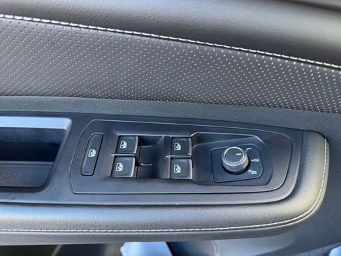 Used 2025 Volkswagen Atlas Cross Sport SE image 20