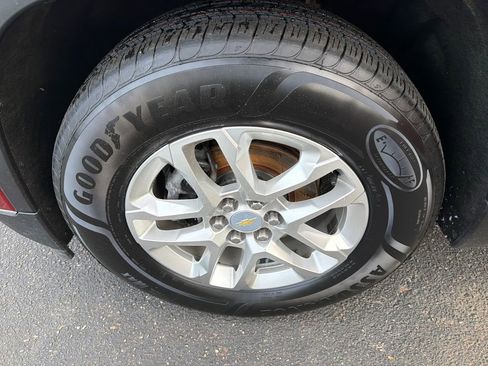 Used 2021 Chevrolet Traverse LT w/ LPO, Floor Liner Package image 25