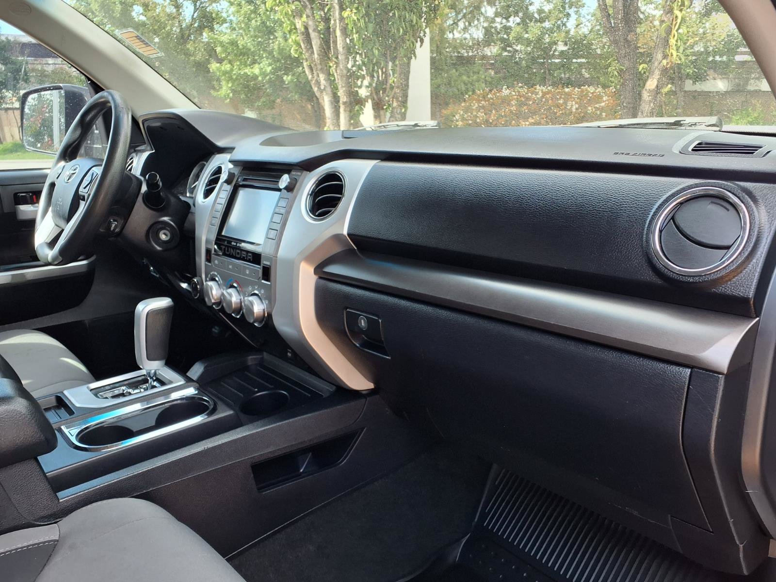 Used 2017 Toyota Tundra SR5 w/ SR5 Upgrade Package AWD/4WD image 11