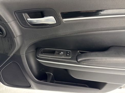 Used 2023 Chrysler 300 S image 46