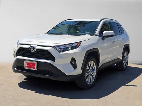 Used 2025 Toyota RAV4 XLE Premium w/ Weather Package AWD/4WD image 7