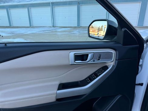 Used 2023 Ford Explorer Limited image 18