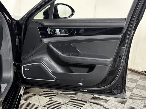 Used 2018 Porsche Panamera 4S image 40
