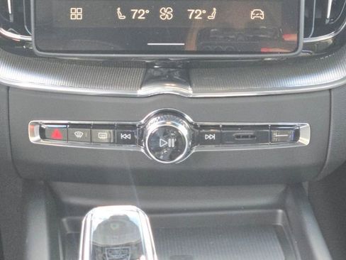 New 2026 Volvo XC60 B5 Ultra w/ Protection Package Premier image 20