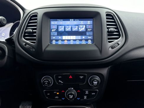 Used 2019 Jeep Compass Sport w/ Tech Group FWD image 23