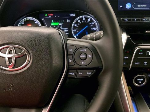 Used 2024 Toyota Venza XLE image 19