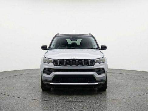 Used 2025 Jeep Compass Limited AWD/4WD image 2