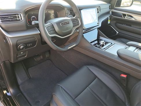 New 2026 Jeep Grand Wagoneer Base image 18