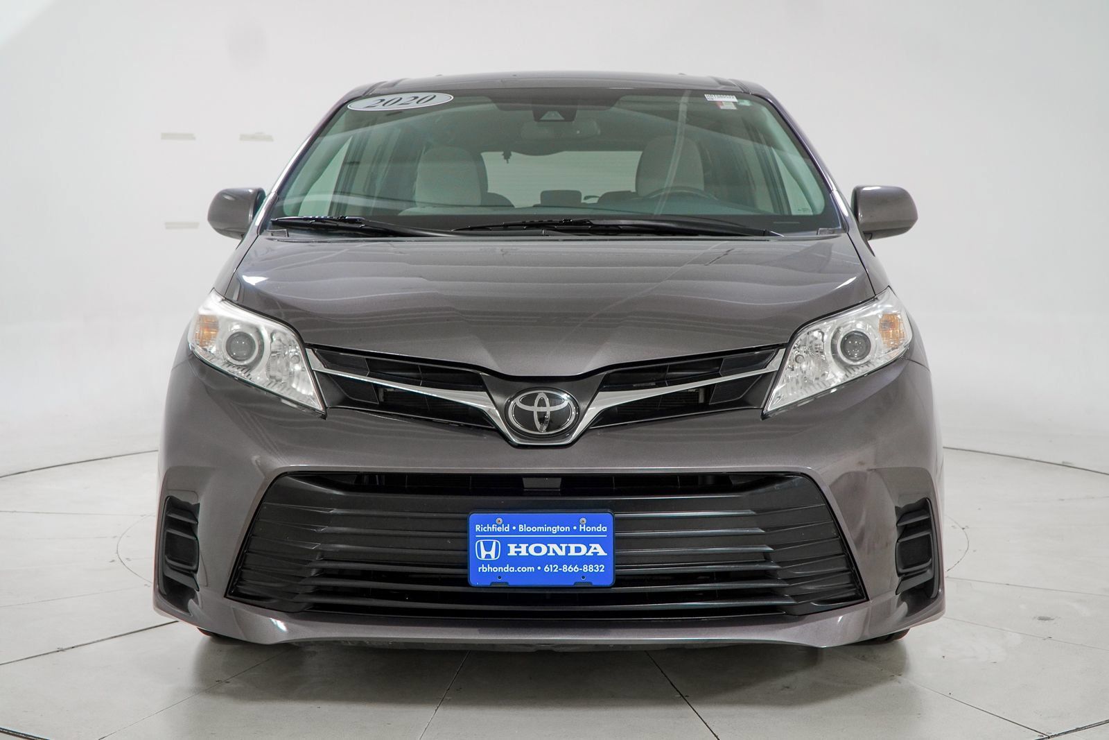 Used 2020 Toyota Sienna LE FWD image 3