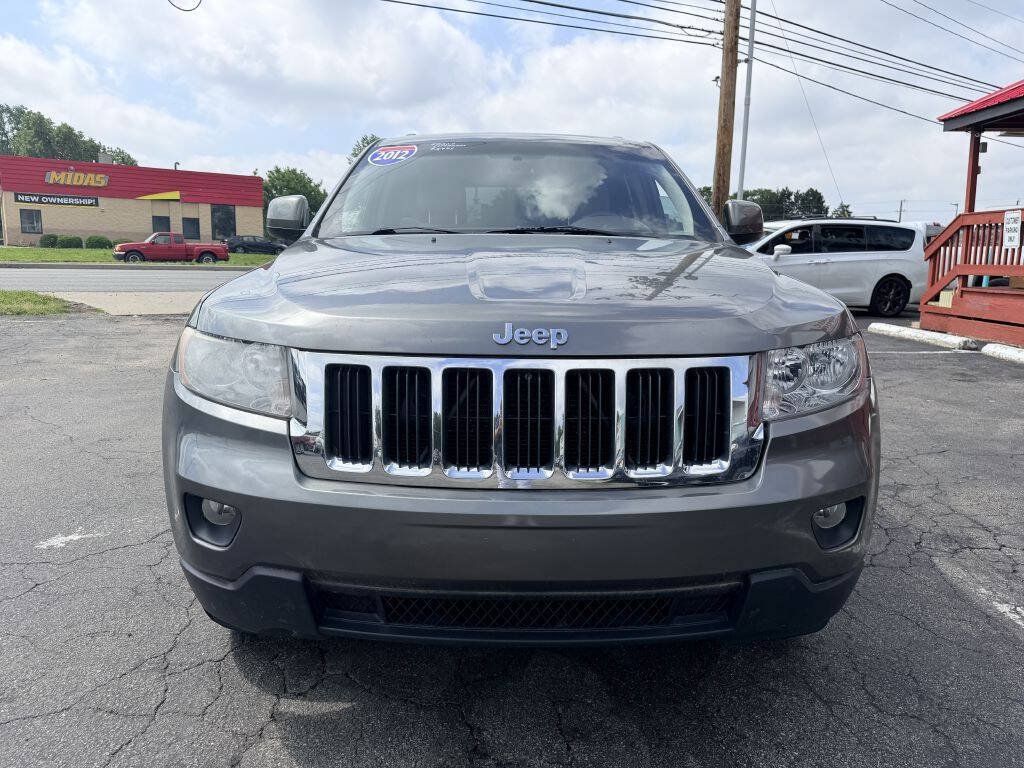 Used 2012 Jeep Grand Cherokee Laredo w/ Laredo E Group AWD/4WD image 2