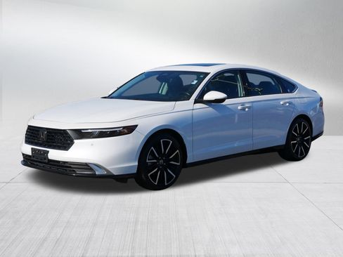 Used 2023 Honda Accord Touring image 3