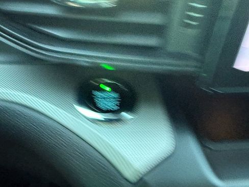 Used 2020 Ford Explorer XLT image 31