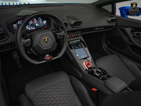 Used 2024 Lamborghini Huracan EVO image 21