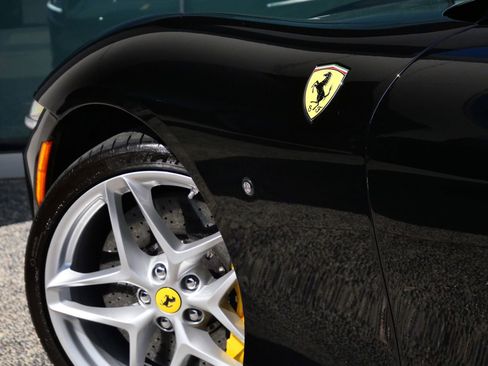 Used 2022 Ferrari Roma image 7