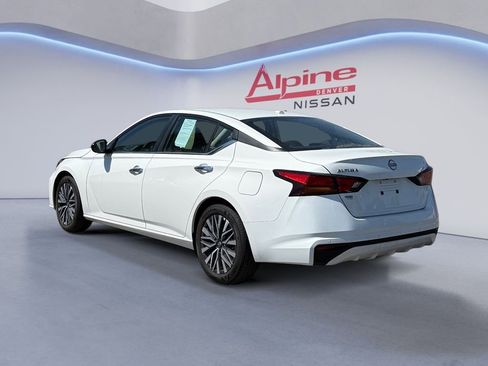 Used 2025 Nissan Altima 2.5 SV FWD image 3