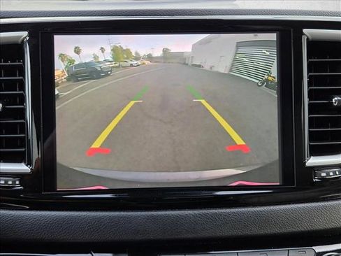 Used 2021 Chrysler Pacifica Touring-L image 13