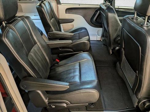 Used 2016 Chrysler Town & Country Touring w/ Driver Convenience Group FWD image 23
