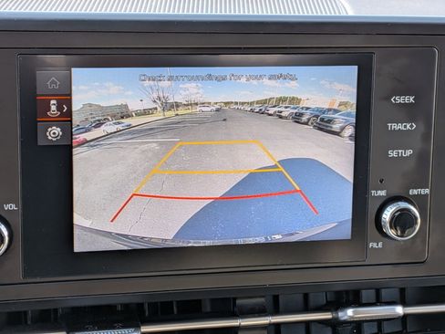 Used 2024 Kia Carnival LX image 23