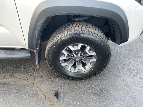 Used 2019 Toyota Tacoma TRD Sport image 18
