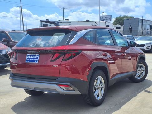 New 2025 Hyundai Tucson SE image 2