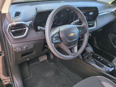 Used 2024 Chevrolet TrailBlazer LT w/ Driver Confidence Package image 10