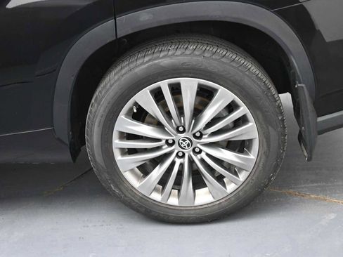 Used 2021 Toyota Highlander Platinum AWD/4WD image 5