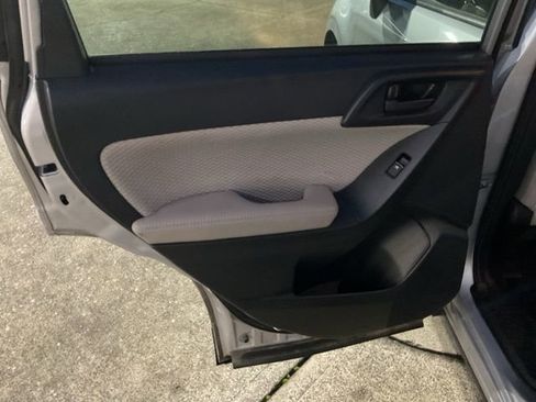 Used 2018 Subaru Forester 2.5i Premium image 19