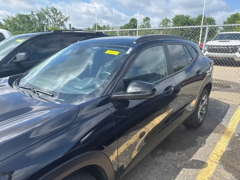 Used 2025 Chevrolet Trax LT w/ Driver Confidence Package FWD image 21