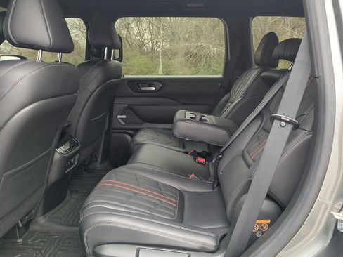 Used 2025 Nissan Armada PRO-4X image 12