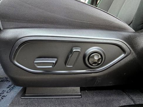 Certified 2025 Jeep Grand Cherokee Laredo X image 18