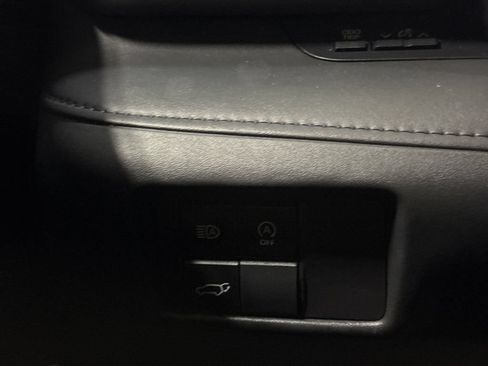 Used 2023 Toyota Highlander XLE AWD/4WD image 18