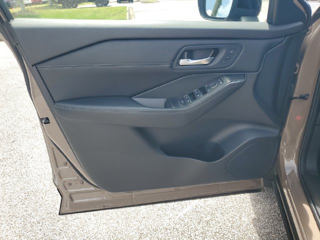 Certified 2025 Nissan Rogue SL w/ SL Premium Package FWD image 27