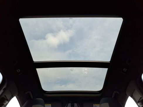 Certified 2023 Volvo XC40 B5 Plus w/ Climate Package AWD/4WD image 24