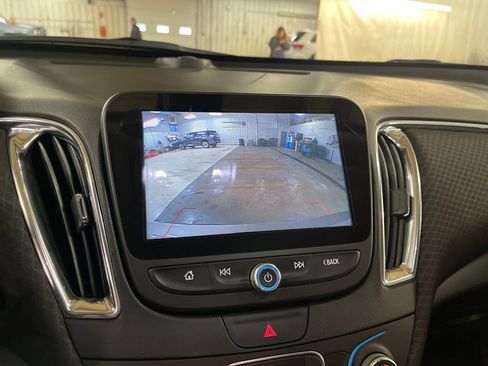 Used 2018 Chevrolet Malibu LT image 21