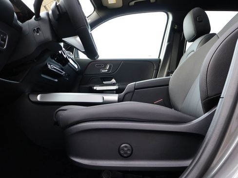 New 2026 Mercedes-Benz GLB 250 4MATIC image 39