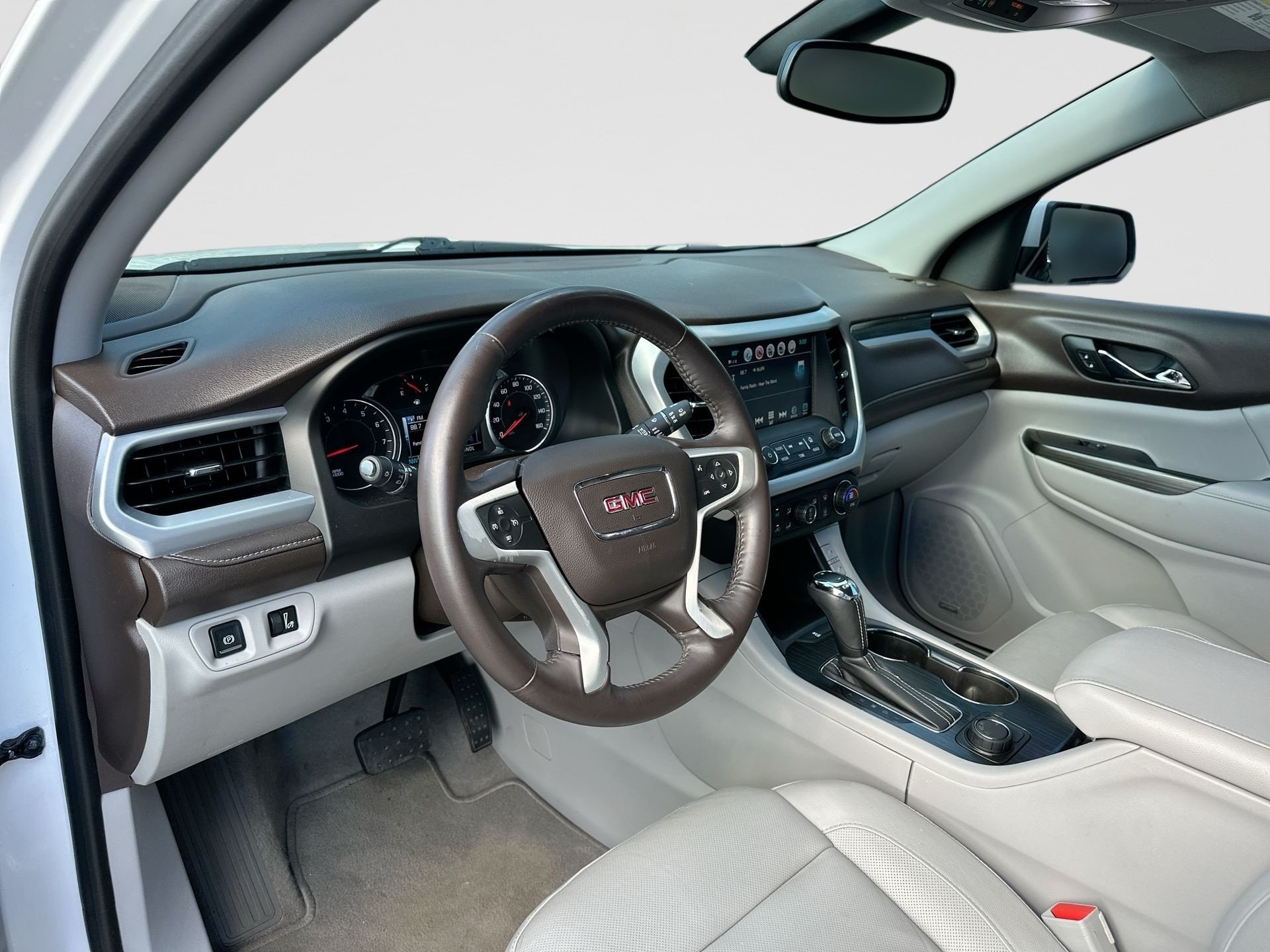 Certified 2017 GMC Acadia SLT FWD image 10
