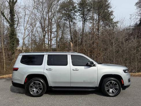 Used 2023 Jeep Wagoneer Series II image 5