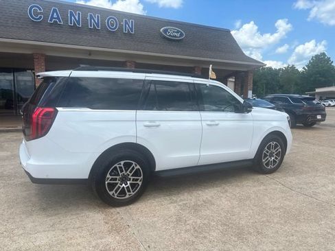 Certified 2025 Ford Expedition Active AWD/4WD image 5