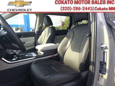 Used 2024 Kia Carnival EX FWD image 13
