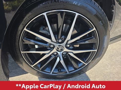 Used 2023 Toyota Camry SE image 3