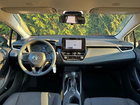 Used 2024 Toyota Corolla LE image 16